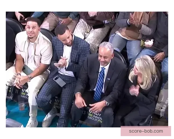 戴尔-库里黄蜂30号球衣退役 塞斯发言祝贺父亲荣耀时刻 戴尔-库里黄蜂30号球衣退役 塞斯发言祝贺父亲荣耀时刻