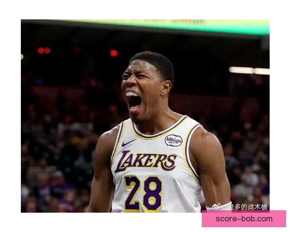 东契奇偷听魔术战术海斯也上前凑热闹 八村垒调侃发问引爆全场气氛 东契奇偷听魔术战术海斯也上前凑热闹 八村垒调侃发问引爆全场气氛